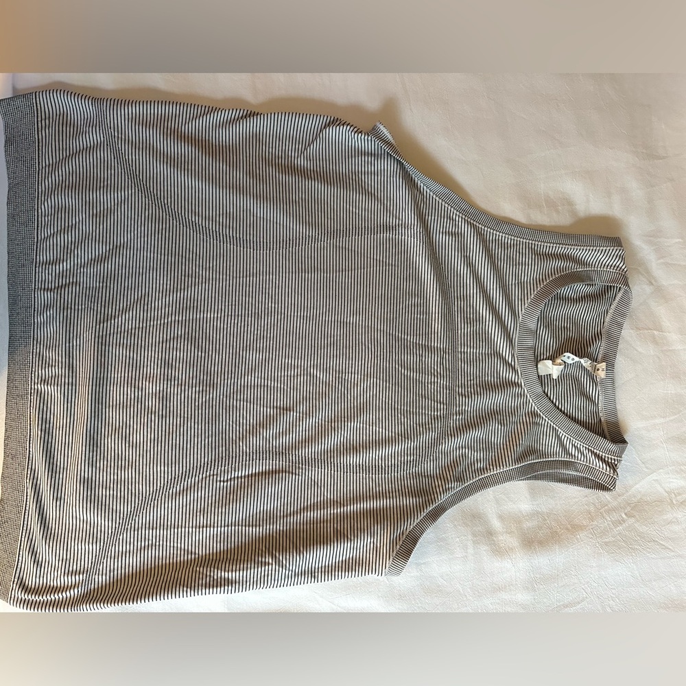 Lululemon Swiftly Tech Race Length Tank - grey stripe size 10